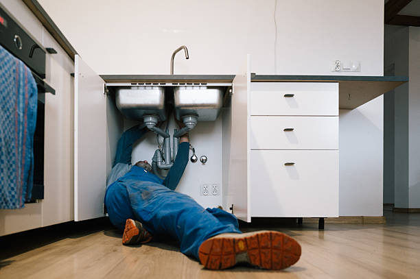 Professional Plumbing technician working in Oakford, IN
